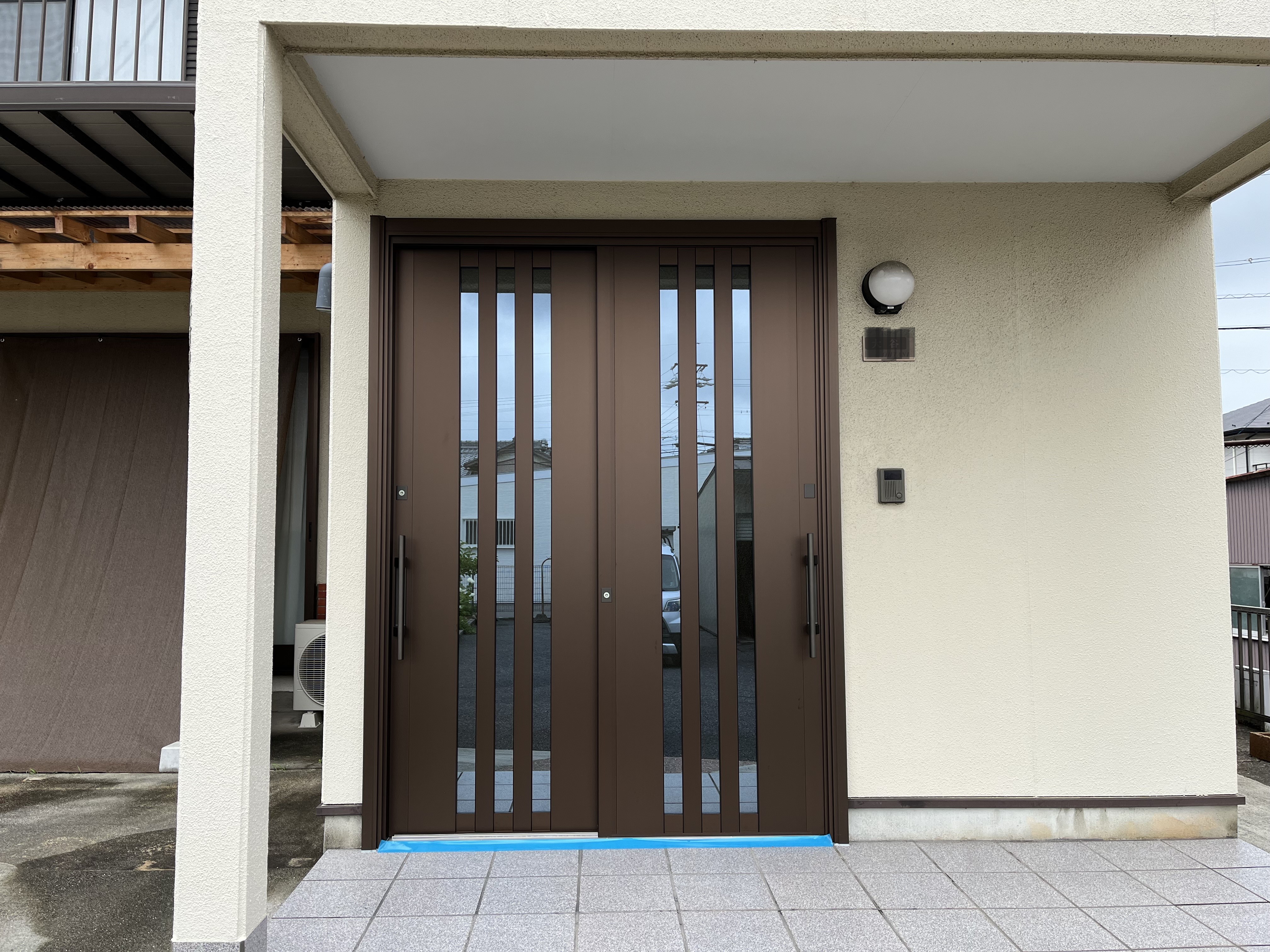 三重県三重郡川越町｜YKK AP 玄関引戸 B03デザインで玄関を取替え、住まいの印象をすっきり一新 アイキャッチ画像