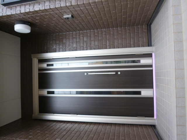 桑名市で玄関ドア・勝手口ドア・トイレ・洗面化粧台を一新したリフォーム アイキャッチ画像